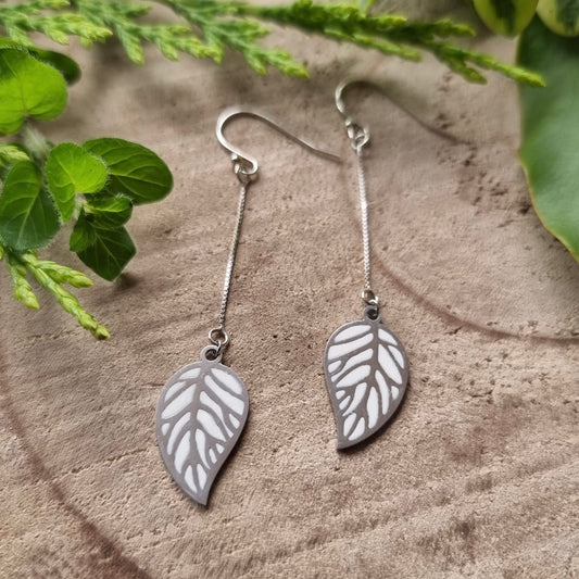 Silver dangly leaves - White